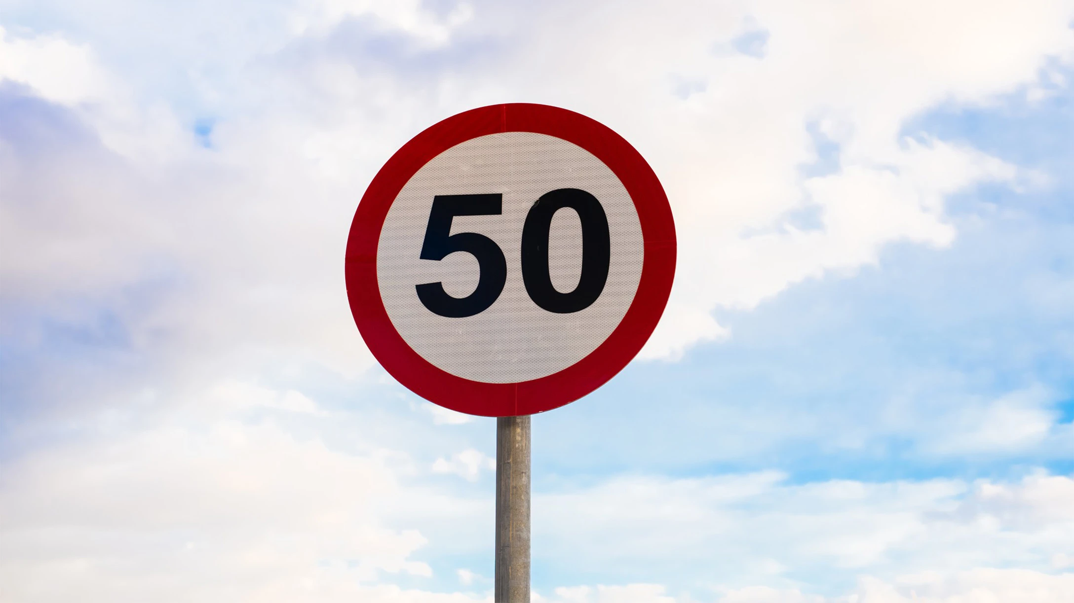 señal de transito de maxima velocidad 50 km